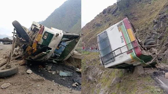 ಘಾಟ್​ ರಸ್ತೆಯಲ್ಲಿ ಉರುಳಿ ಬಿದ್ದ ಸರ್ಕಾರಿ ಬಸ್​.. ಚಾಲಕ, ಕಂಡಕ್ಟರ್ ಸೇರಿ​ ನಾಲ್ವರು ಸಾವು