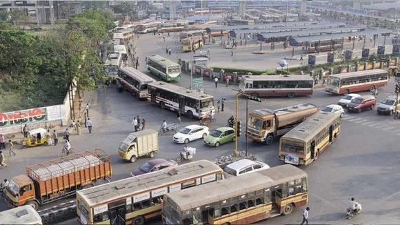 ಲವ್​ ಫೇಲ್ಯೂರ್​.. ಚಲಿಸುತ್ತಿದ್ದ ಬಸ್​ನಿಂದ ಹಾರಿ ಯುವಕ ಸಾವು