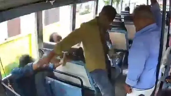 ಜಸ್ಟ್​ ಮಿಸ್​​! ಕಂಡೆಕ್ಟರ್​ ಸಹಾಯದಿಂದ ಬದುಕಿ ಬಂದ ಬಡ ಜೀವ.. ಸಾವು ಕಣ್ಣೆದುರೇ ಪಾಸಾಯ್ತು ಅಂದ್ರೆ ಇದೇನಾ?