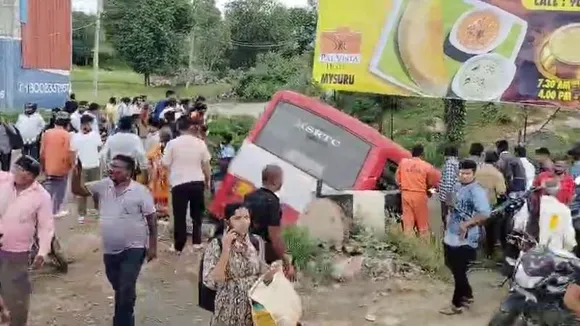 Breaking: ಮಂಡ್ಯದಲ್ಲಿ ಹಳ್ಳಕ್ಕೆ ಬಿದ್ದ ಸರ್ಕಾರಿ ಬಸ್​.. ಪ್ರಯಾಣಿಕರಿಗೆ ಗಂಭೀರ ಗಾಯ