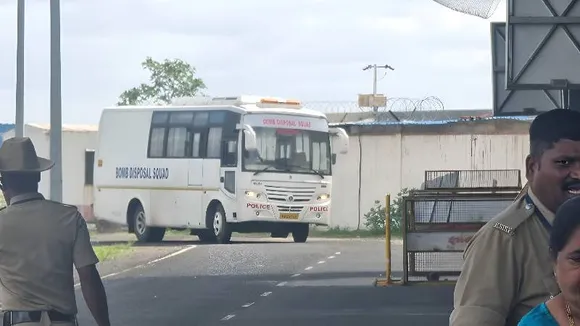 ಕಲಬುರಗಿ ಏರ್‌ಪೋರ್ಟ್‌ಗೆ ಬಾಂಬ್ ಬೆದರಿಕೆ.. ಸ್ಥಳಕ್ಕೆ ದೌಡಾಯಿಸಿದ  ಬಾಂಬ್ ನಿಷ್ಕ್ರಿಯ ದಳ, ಶ್ವಾನದಳ
