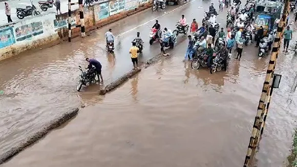 ಇಂದು ಬಿರುಗಾಳಿ ಸಮೇತ ಮಳೆಯ ಮುನ್ಸೂಚನೆ! 17 ಜಿಲ್ಲೆಗಳಲ್ಲಿ ಯೆಲ್ಲೋ ಅಲರ್ಟ್‌.. ಬೇಗ ಮನೆ ಸೇರಿಕೊಳ್ಳಿ
