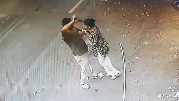 VIDEO: ಆ್ಯಸಿಡ್​ ದಾಳಿಗೆ ನರಳಾಡುತ್ತಿರೋ ವಿದ್ಯಾರ್ಥಿನಿ.. ಎಂಥಾ ಕಲ್ಲೆದೆಯು ಈ ದೃಶ್ಯ ಕಂಡಾಗ ಕರಗದೆ ಇರದು!