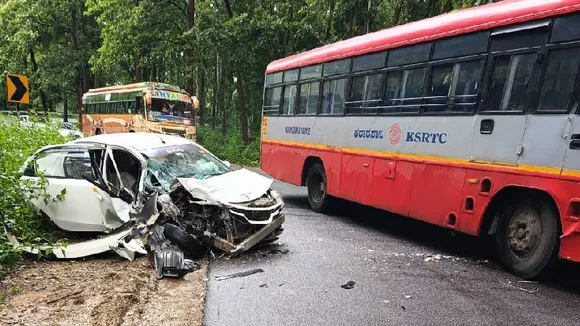 KSRTC ಬಸ್​ ಗುದ್ದಿದ ರಭಸಕ್ಕೆ ಸಂಪೂರ್ಣ ಜಖಂಗೊಂಡ ಕಾರು.. ಕಾರಿನಲ್ಲಿದ್ದವರ ಪರಿಸ್ಥಿತಿ?