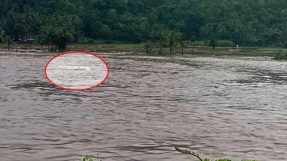 VIDEO: ನದಿಯಲ್ಲಿ ತೇಲಿ ಹೋದ ಗ್ಯಾಸ್​​ ಟ್ಯಾಂಕರ್​! ಗುಡ್ಡ ಕುಸಿದು ಒಂದೇ ಕುಟುಂಬದ ಐವರು ನಾಪತ್ತೆ