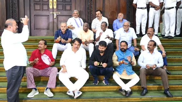 ಗೋವಿಂದ.. ಗೋವಿಂದ, 187 ಕೋಟಿ ಗೋವಿಂದ.. ಸರ್ಕಾರದ ವಿರುದ್ಧ ಕೇಸರಿ ಪಡೆಯ ಅಹೋರಾತ್ರಿ ಧರಣಿ