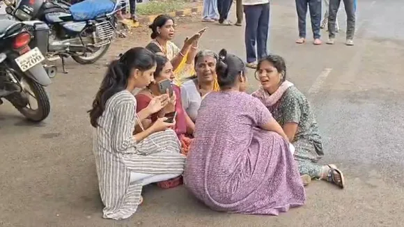 ಟ್ರಾನ್ಸ್​ಫಾರ್ಮರ್ ಹಿಡಿದು ಹೆಸ್ಕಾಂ ನೌಕರ ಆತ್ಮಹ*.. ವಿದ್ಯುತ್ ಪ್ರವಹಿಸಿ ಸುಟ್ಟು ಕರಕಲಾದ ಲೈನ್​ಮೆನ್