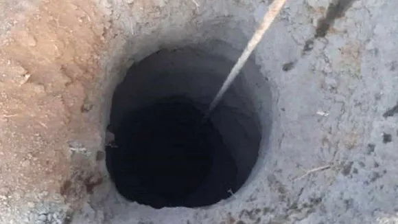 250 ಅಡಿ ಆಳದ ತೆರೆದ ಬೋರ್​ವೆಲ್​ಗೆ ಬಿದ್ದ 3 ವರ್ಷದ ಮಗು.. ಆರೋಗ್ಯ ಸ್ಥಿತಿ ಗಂಭೀರ