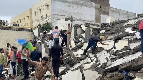 ಆರು ಅಂತಸ್ತಿನ ಕಟ್ಟಡ ನೆಲಸಮ.. ಅವಶೇಷದಡಿ ಹಲವರು ಸಿಲುಕಿರುವ ಶಂಕೆ