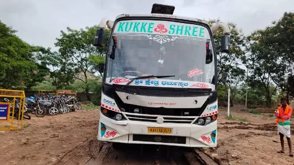 ವೇಗವಾಗಿ ಬಂದು ಪಾದಚಾರಿ ಮೇಲೆ ಹರಿದ ಬಸ್​.. ಅಪಘಾತ ಬಳಿಕ ಬಸ್ ನಿಲ್ಲಿಸದೆ ಎಸ್ಕೇಪ್​