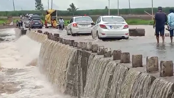 ರಾಜ್ಯದಲ್ಲಿ ಮಳೆಯ ಅವಾಂತರ; ಅಪಾಯದ ಮಟ್ಟ ಮೀರಿ ಹರಿಯುತ್ತಿದೆ ಈ ನದಿ! ಸೇತುವೆ ಮುಳುಗಡೆ