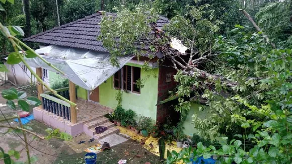 ದೇವಸ್ಥಾನದ ಮೇಲೆ ಬಿದ್ದ ಮರ, ಕುಸಿದು ಬಿದ್ದ ಸರ್ಕಾರಿ ಶಾಲಾ ಗೋಡೆ.. ಮಳೆಯಿಂದಾಗಿ ಸಾವಿರಾರು ಸಮಸ್ಯೆ