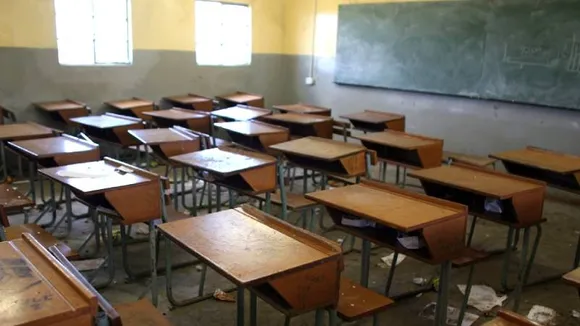 ಶಾಲೆಯಲ್ಲೇ ನೇಣಿಗೆ ಶರಣಾದ 8ನೇ ತರಗತಿ ವಿದ್ಯಾರ್ಥಿ.. ಸೀನಿಯರ್ಸ್​ ರೇಗಿಸುತ್ತಿದ್ದರು ಎಂಬ ಕಾರಣಕ್ಕೆ ಆತ್ಮಹತ್ಯೆ?