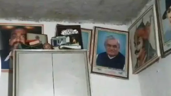 PHOTO: ಶಾಲೆಯಲ್ಲೇ ಶಿಕ್ಷಕಿ-ಹೆಡ್​​ಮಾಸ್ಟರ್​ ಲಿಪ್​ಲಾಕ್​.. ಸಾಮಾಜಿಕ ಜಾಲತಾಣದಲ್ಲಿ ದೃಶ್ಯ ವೈರಲ್