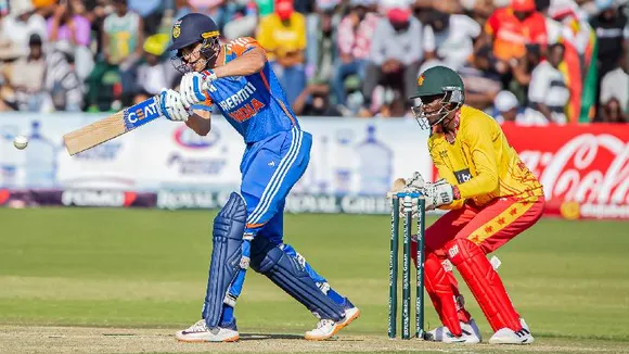 4,4,4,4,4,4,6,6.. ಗಿಲ್​ ಅರ್ಧ ಶತಕದ ಅದ್ಭುತ ಆಟ.. ಜೈಸ್ವಾಲ್​ ಬೆನ್ನಿಗೆ ನಿಂತ ನಾಯಕ