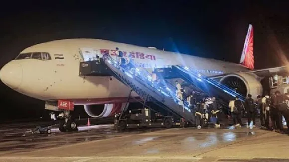 ವಿಶ್ವಕಪ್​ ಹೊತ್ತು ಭಾರತಕ್ಕೆ ಬಂದ ರೋಹಿತ್​ ಪಡೆ.. ತೆರೆದ ಬಸ್​ನಲ್ಲಿ ಮೆರವಣಿಗೆ, ಟ್ರೋಫಿ ಜೊತೆಗೆ ಸಂಭ್ರಮಾಚರಣೆ