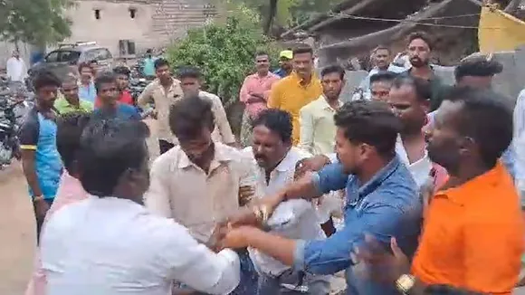 ದಲ್ಲಾಳಿಗಳ ಕಳ್ಳಾಟ.. ನಾಲ್ವರು ರೈತರಿಂದ ಆತ್ಮಹತ್ಯೆಗೆ ಯತ್ನ