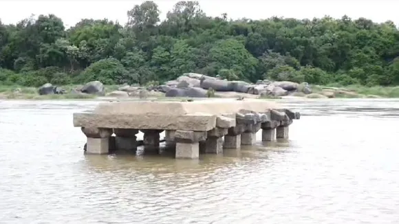 ದೇವಸ್ಥಾನ ಜಲಾವೃತ, ಶಾಲಾ-ಕಾಲೇಜುಗಳಿಗೆ ರಜೆ.. ರಾಜ್ಯದಲ್ಲಿ ಮುಂದುವರೆದ ವರುಣಾರ್ಭಟ