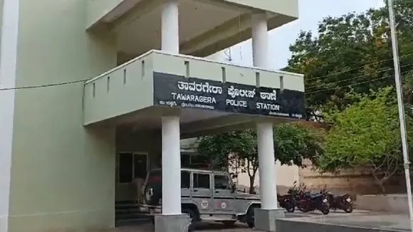 ನಾಯಿಗೆ ಡಿಕ್ಕಿ ಹೊಡೆದಿದ್ದೀರಿ ಎಂದು ಹಲ್ಲೆ.. ಕಣ್ಣಿಗೆ ಖಾರದ ಪುಡಿ ಎರಚಿ ಲಕ್ಷಾಂತರ ರೂಪಾಯಿ ದರೋಡೆ