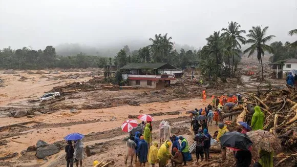 ಭೀಕರ ಭೂಕುಸಿತ.. ಮೃತರ ಸಂಖ್ಯೆ 24ಕ್ಕೆ ಏರಿಕೆ.. ನೂರಾರು ಮಂದಿ ಜೀವಂತ ಸಮಾಧಿ ಆಗಿರುವ ಆತಂಕ..