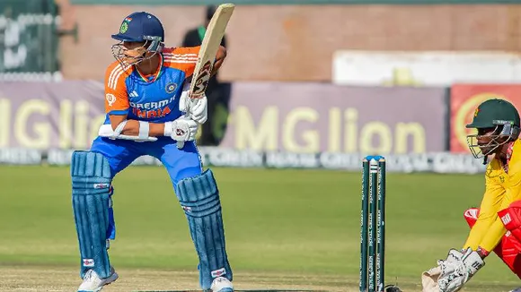 4,4,4,4,4,4,4,4,4,4,4,4,4,6,6.. ಯಶಸ್ವಿ ಆಟಕ್ಕೆ ಮನಸೂರೆಗೊಂಡ ಫ್ಯಾನ್ಸ್​!