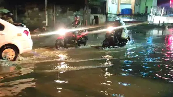 ಒಂದಾ..ಎರಡಾ.. ಮಳೆಯಾರ್ಭಟಕ್ಕೆ ರಾಜಧಾನಿ ಬೆಂಗಳೂರಿನಲ್ಲಿ ಸಾಲು ಸಾಲು ಅವಾಂತರಗಳು