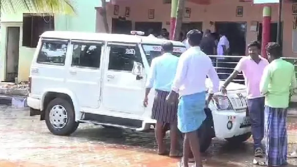 ಎಗ್​ ರೈಸ್​ ತಿನ್ನಲು ಹೋಗಿದ್ದ 6 ವಿದ್ಯಾರ್ಥಿಗಳು.. 800 ಬಸ್ಕಿ ಶಿಕ್ಷೆಗೆ ಭಯ ಬಿದ್ದು SSLC ಸ್ಟೂಡೆಂಟ್ಸ್​ ನಾಪತ್ತೆ