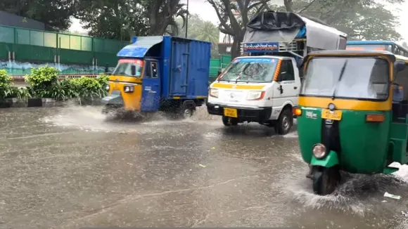 ಬೆಂಗಳೂರಿನ ಹಲವೆಡೆ ಮಳೆರಾಯನ ಆರ್ಭಟ: ದ್ವಿಚಕ್ರ ವಾಹನ ಸವಾರರಿಗೆ ಇದೆಂಥಾ ಕಾಟ; ಎಲ್ಲೆಲ್ಲಿ ಏನಾಗಿದೆ ಗೊತ್ತಾ?