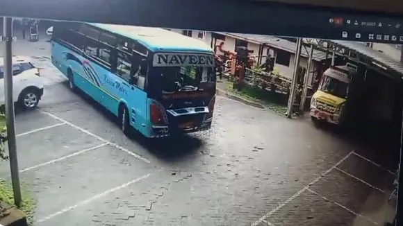 ಅಸ್ವಸ್ಥಗೊಂಡ ಯುವತಿಗಾಗಿ ಬಸ್ಸನ್ನೇ ಆಸ್ಪತ್ರೆಯೊಳಕ್ಕೆ ಕೊಂಡೊಯ್ದ ಚಾಲಕ! ಈ ಘಟನೆ ನಡೆದದ್ದು ಬೇರೆಲ್ಲೂ ಅಲ್ಲ..