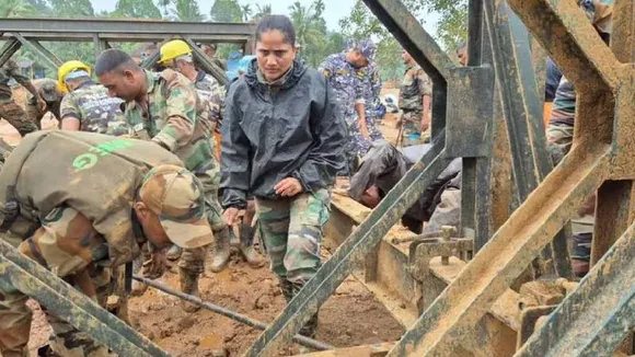 ವಯನಾಡಿನಲ್ಲಿ ‘ಬೈಲಿ ಸೇತುವೆ’ ನಿರ್ಮಿಸಿದ ಮಹಿಳಾ ಸಿಂಗಂ.. ಮೇಜರ್​ ಸೀತಾ ಶೆಲ್ಕೆ ಕಾರ್ಯಕ್ಕೆ ದೊಡ್ಡ ಸೆಲ್ಯೂಟ್ !