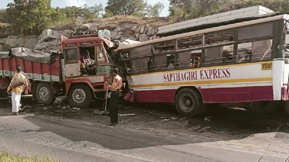 ಬಸ್​​-ಟ್ರಕ್​​​ ನಡುವೆ ಭೀಕರ ಅಪಘಾತ.. ಬೆಂಗಳೂರು ಮೂಲದ 8 ಮಂದಿ ಸಾವು, 30 ಜನರಿಗೆ ಗಾಯ