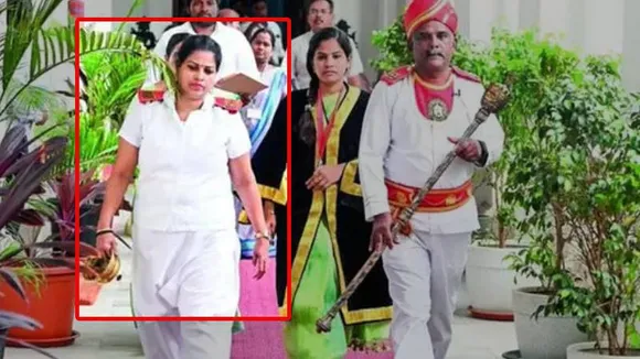 ಲಿಪ್​ಸ್ಟಿಕ್​​ ಹಚ್ಚಿದ್ದಕ್ಕೆ ಮಹಿಳಾ ದಫೇದಾರ್​​ ವರ್ಗಾವಣೆ!