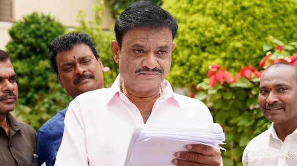 ಮುನಿರತ್ನಗೆ ಎದೆನೋವು, ಆಸ್ಪತ್ರೆಯಿಂದ ಆಸ್ಪತ್ರೆಗೆ ಶಿಫ್ಟ್; ಬಂಧನದ ಬಳಿಕ ಕುಗ್ಗಿದ ಬಿಜೆಪಿ ಶಾಸಕ