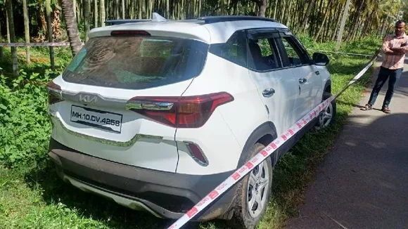 ‘ಹೆದ್ದಾರಿ ಕಳ್ಳರ’ ಕೈಚಳಕ.. ಕಾರು ಅಡ್ಡಗಟ್ಟಿ 1 ಕೋಟಿ ನಗದು, 350KG ಬೆಳ್ಳಿ ಗಟ್ಟಿ ದೋಚಿ ಪರಾರಿ