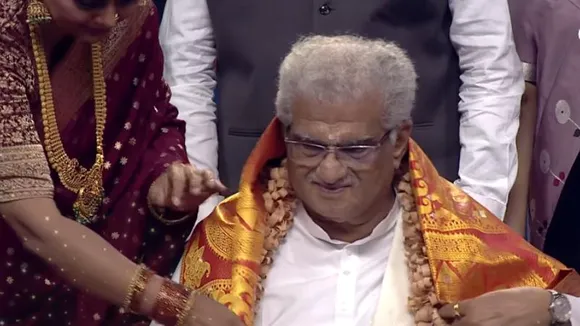 ಬರೀ ಮೊಸರನ್ನ ಕೊಡ್ತಾರೆ, ಓದದೆ ಪಾಸ್​ ಆಗೋದೇಗೆ? ಧರ್ಮಸ್ಥಳ ಧರ್ಮಾಧಿಕಾರಿ ಮುಂದೆ ಮಕ್ಕಳಿಂದ ಪ್ರಶ್ನೆಗಳ ಸುರಿಮಳೆ