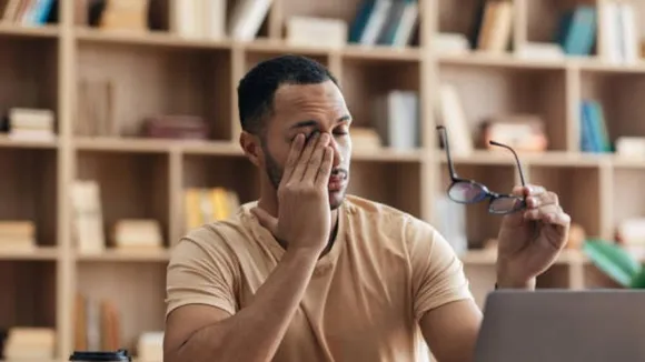 ಕಣ್ಣನ್ನು ತುಂಬಾ ಹೈರಾಣುಗುವಂತೆ ದುಡಿಸಬೇಡಿ; ಈ ನಿಯಮ ಪಾಲಿಸಿ ನಯನಗಳ ಆರೋಗ್ಯ ಕಾಪಾಡಿ