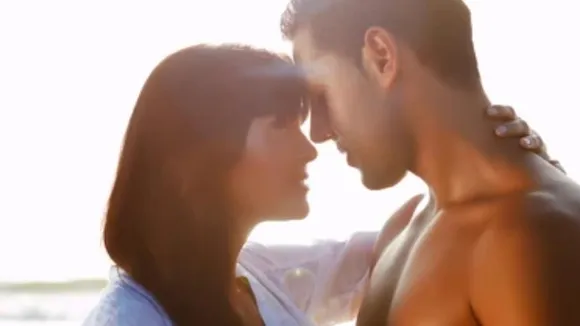 ಪ್ರೇಮ ಚುಂಬನ ನಿಮ್ಮ ಬಾಯಿಯ ಆರೋಗ್ಯದ ಸಮಸ್ಯೆಗಳಿಗೆ ಕಾರಣವಾಗಲಿದೆಯಾ? ತಜ್ಞರು ಈ ಬಗ್ಗೆ ಏನು ಹೇಳುತ್ತಾರೆ?