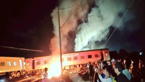 Train accident: ಸಂಕಷ್ಟಕ್ಕೆ ಸಿಲುಕಿದ 45 ಮಂದಿ ಕನ್ನಡಿಗರು; ಹೆಲ್ಪ್​ಲೈನ್ ನಂಬರ್​ ಇಲ್ಲಿದೆ..