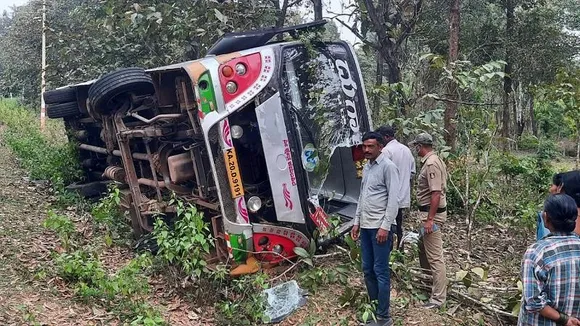 ಲಾರಿ, ಬಸ್​ ಮಧ್ಯೆ ಭೀಕರ ಅಪಘಾತ; ಹಲವು ಪ್ರಯಾಣಿಕರಿಗೆ ಗಂಭೀರ ಗಾಯ