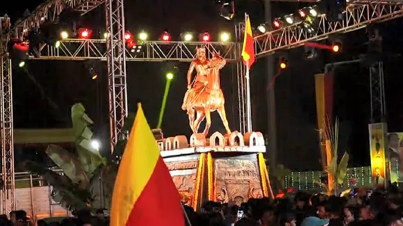 ನಾಡಿನೆಲ್ಲೆಡೆ 69ನೇ ಕರ್ನಾಟಕ ರಾಜ್ಯೋತ್ಸವ.. ಕೇಕ್ ಕತ್ತರಿಸಿ, ಪಟಾಕಿ ಸಿಡಿಸಿ ಸಂಭ್ರಮಿಸಿದ ಯುವ ಜನತೆ