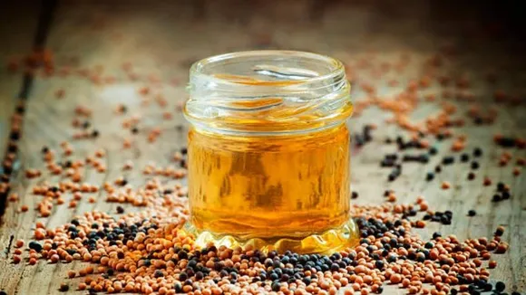 ಚಳಿಗಾಲ; ದೇಹವನ್ನು ಬೆಚ್ಚಗಿಡಲು ಸಾಸಿವೆ ಎಣ್ಣೆ ಎಷ್ಟು ಉಪಯೋಗಕರ? ಇಲ್ಲಿವೆ 5 ಪ್ರಯೋಜನಗಳು