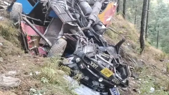 ಭೀಕರ ಬಸ್​​ ಅಪಘಾತ; ಸ್ಥಳದಲ್ಲೇ ಕಣ್ಣು ಮುಚ್ಚಿದ 6 ಪ್ರಯಾಣಿಕರು; ಹಲವರ ಸ್ಥಿತಿ ಗಂಭೀರ