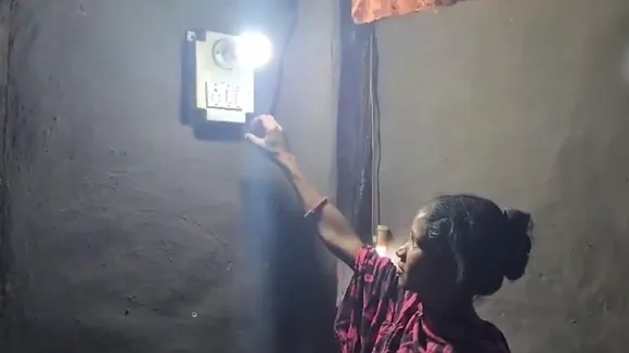 77 ವರ್ಷಗಳಿಂದಲೂ ಕತ್ತಲಕೂಪದಲ್ಲಿ ಬದುಕಿದ್ದ ಗ್ರಾಮ; ಸ್ವಾತಂತ್ರ್ಯನಂತರ ಮೊದಲ ಬಾರಿ ವಿದ್ಯುತ್ ಸಂಪರ್ಕ