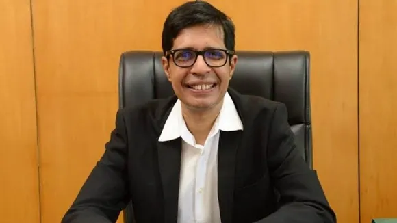 ಗೋಮೂತ್ರದ ಪ್ರಯೋಜನಗಳನ್ನು ಹೊಗಳಿದ ಮದ್ರಾಸ್​ನ ಐಐಟಿ ನಿರ್ದೇಶಕ; ಹೊತ್ತಿಕೊಂಡ ವಿವಾದ