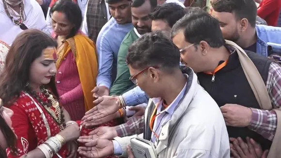 ಕಿನ್ನರ ಅಖಾಡದ ಸಾಧ್ವಿಯರು ನೀಡೋ ನಾಣ್ಯದಲ್ಲಿ ಅಂಥದ್ದು ಏನಿದೆ? ಮಹಾಮಂಡಳೇಶ್ವರಿ ಹೇಳೋದೇನು?