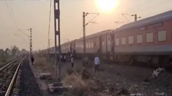 ಭೀಕರ ರೈಲು ದುರಂತ.. ಮಹಾರಾಷ್ಟ್ರದಲ್ಲಿ ಸಾವಿನ ಸಂಖ್ಯೆ 8ಕ್ಕೂ ಹೆಚ್ಚು; ಅಸಲಿಗೆ ಆಗಿದ್ದೇನು?