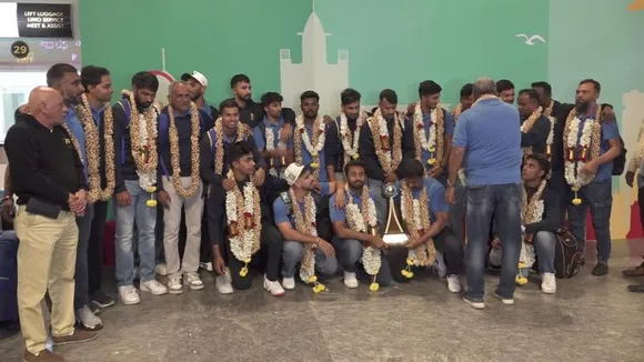 5ನೇ ಬಾರಿ ವಿಜಯ ಹಜಾರೆ ಟ್ರೋಫಿ ಕರ್ನಾಟಕದ ಮುಡಿಗೆ; ಮಯಾಂಕ್ ಪಡೆಗೆ ಅದ್ಧೂರಿ ಸ್ವಾಗತ