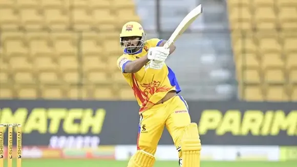 15 ಭರ್ಜರಿ ಸಿಕ್ಸರ್; ಬರೋಬ್ಬರಿ 26 ಫೋರ್​; ತ್ರಿಶತಕ ಸಿಡಿಸಿ ದಾಖಲೆ ಬರೆದ ಕನ್ನಡಿಗ
