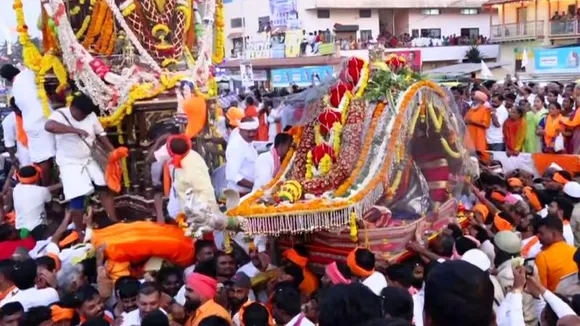 ಎಲ್ಲೆಲ್ಲೂ ಜನ, ಸಂಭ್ರಮ.. ಹುಬ್ಬಳ್ಳಿಯ ಸಿದ್ಧರೂಢ ಜಾತ್ರಾಮಹೋತ್ಸವದಲ್ಲಿ ಕಳೆಗಟ್ಟಿದ ಸಡಗರ