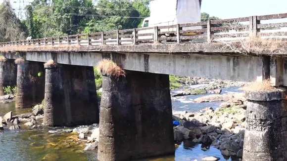 ಶಿಥಲಾವಸ್ಥೆಯಲ್ಲಿ 4 ಗ್ರಾಮಗಳಿಗೆ ಸಂಪರ್ಕ ಕಲ್ಪಿಸುವ ಸೇತುವೆ! ಹೊಸ ಸೇತುವೆ ನಿರ್ಮಾಣಕ್ಕೆ ಆಗ್ರಹ